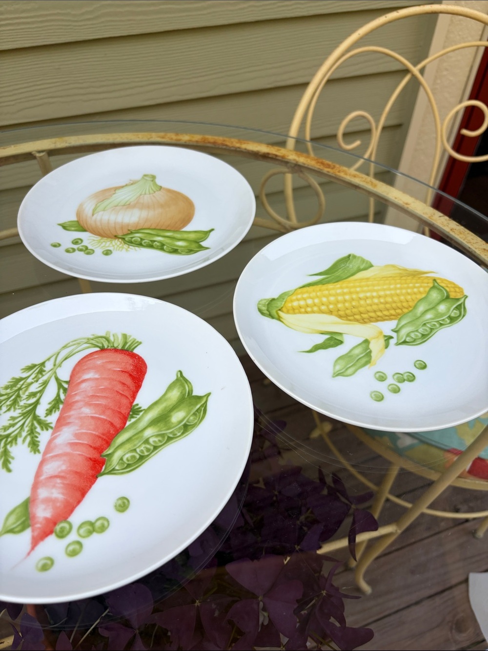 Vintage set of 3 vegetable motif plates